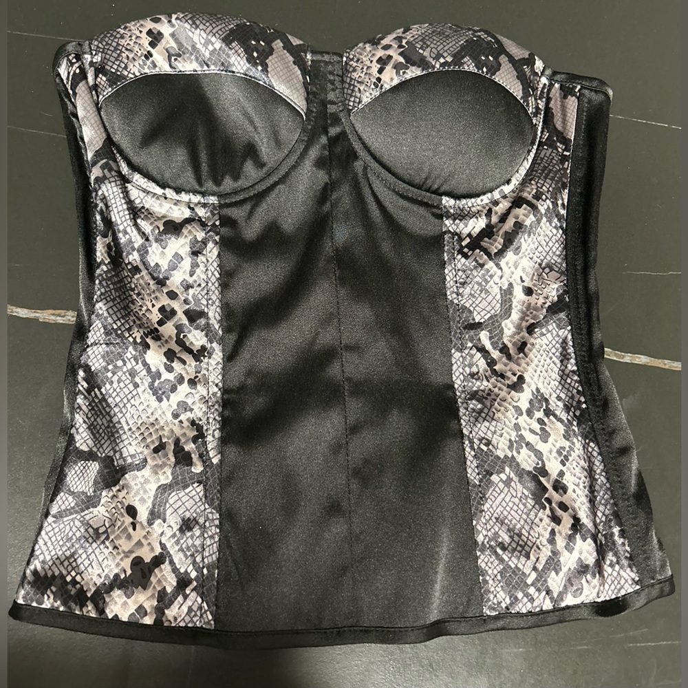 Strapless black cupped corset